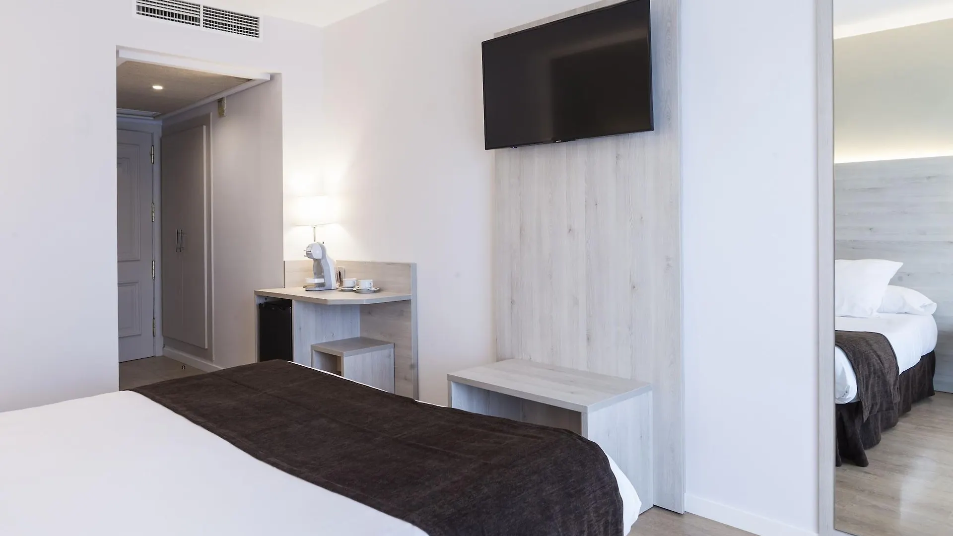 Hotel Helios Lloret يوريت دي مار 4*,  إسبانيا